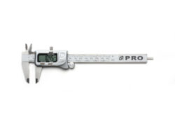Digitální posuvné měřítko PRO IP54 - Digitální posuvné měřítko PRO je vyrobeno z vysoce kvalitní nerezové oceli.

Dvojitá stupnice umožňuje měření v metrickém i palcovém systému
Odolná proti prachu a stříkající vodě - třída krytí IP54
Kovové pouzdro digitálního modulu
