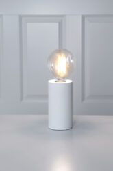 Stolní lampa TUB 15 cm bílá, Star Trading - Skandinávský styl a minimalismus. Stolní lampa v kombinaci s moderními LED žárovkami, typ Edison, zaručuje moderní a originální design v každém interiéru. Jedná se o svítidlo určené pro LED žárovky s úžasným světelným efektem, tvarem a barvou.
