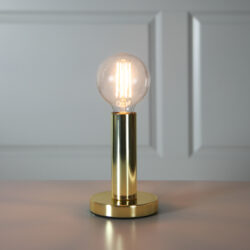 Stolní lampa Glans 17cm - Stolní lampa v kombinaci s nejmódnějšími na trhu, efektními LED žárovkami typu Edison, zaručuje moderní a originální design v každém interiéru. Skandinávský styl a minimalismus. Jedná se o svítidlo určené pro LED žárovky s úžasným světelným efektem, tvarem a barvou.

