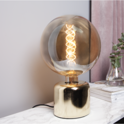 Stolní lampa GLANS 10 cm barva mosaz, Star Trading - Stolní lampa v kombinaci s nejmódnějšími na trhu LED žárovkami typu Edison zaručí moderní a originální design v každém interiéru. Skandinávský styl a minimalismus. Jedná se o svítidlo určené pro moderní tvary LED žárovek, které vytvoří krásný světelný efekt.