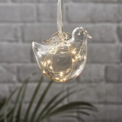 Dekorace Bird závěsná, Star Trading - Skleněná vánoční dekorace ve tvaru ptáčka k zavěšení s LED podsvícením. Baterie napájená přes bateriovou skříňku na konci kabelu. Uvnitř tenký drát DEW DROP s mikroLED, které dodávají neuvěřitelně teplou barvu a jemné, romantické světlo.