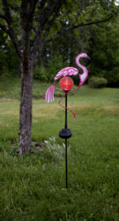 Solární dekorace Flamingo, Star Trading - LED zahradn dekorace v podob FLAMING, pohnn solrnm panelem.Svtlo: ERVEN. Pizpsobeno vnjm podmnkm: IP44. Dekorace m zabudovan soumrakov senzor.