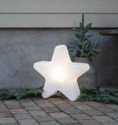 Venkovní dekorace Star, Star Trading - Zahradn lampa ve tvaru hvzdy z vysoce kvalitnho plastu s odnmatelnou tykou. Tda tsnosti: IP65. Lampa je vhodn pro vechny LED rovky E27.