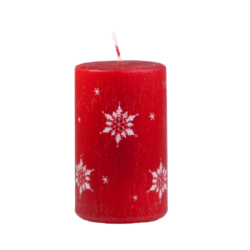 Svíčka Ice Nature Red Vánoční 60x100 Unipar - Prémiová vánoční svíčka v matné červené barvě s bílým motivem sněhových vloček. Přírodní vzhled je dotvořen ručně škrábaným povrchem.

Svíčka je bez balení.

Barva: červená s dekorem sněhových vloček
Velikost: střední (60x100 mm)
Doba hoření: 40 hodin
Tvar: válec
