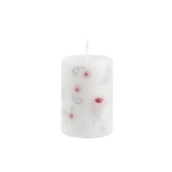 Svíčka Wild Rose Pink 50x75 Unipar - Bílá prémiová svíčka s jemným vzorem růžových růžiček v kombinaci s šedými lístečky. Ideální dárek např. na oslavu Valentýna. 

Svíčka je zabalena do celofánu.

Barva: bílá
Velikost: malá (50x75 mm)
Doba hoření: 18 hodin
Tvar: válec